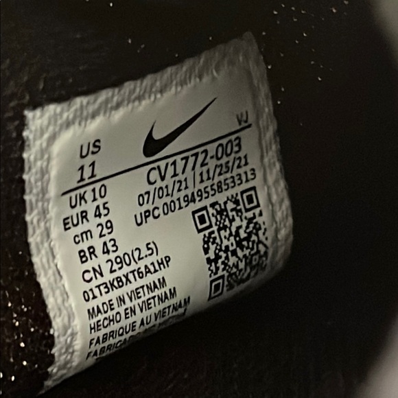 NIKE Men's React Live Running Shoe - Picture 14 of 16